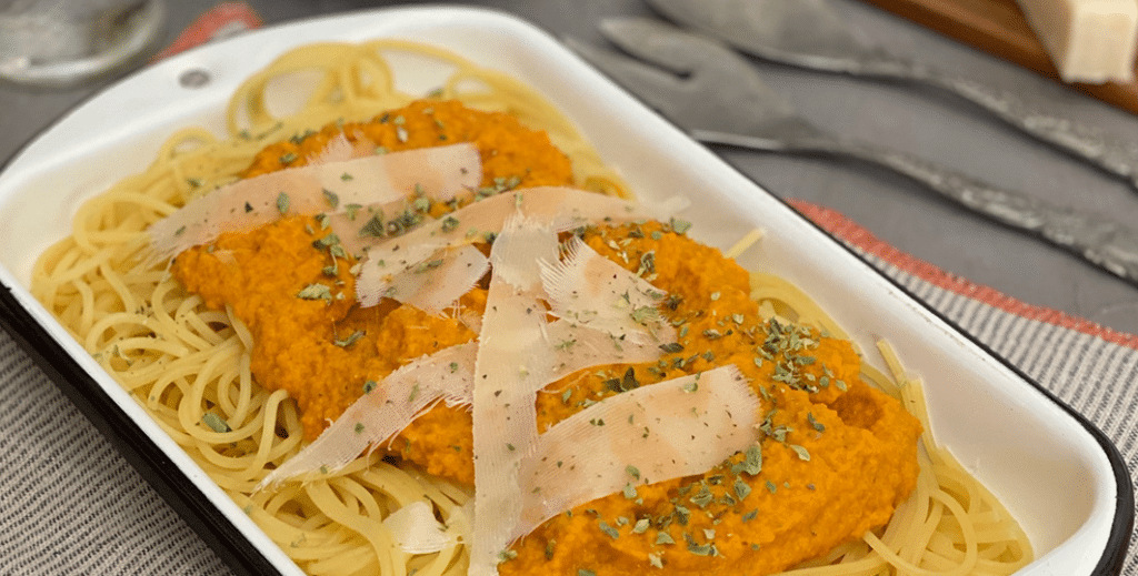 Espagueti-con-salsa-de-zanahoria