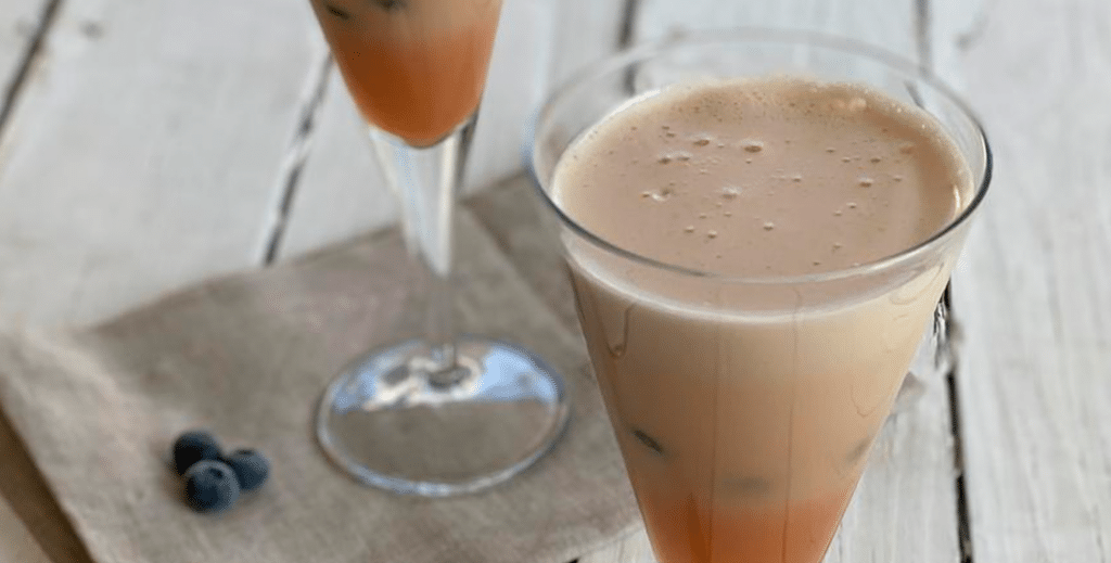 Pisco-sour-de-te-negro-arandano-y-maqui